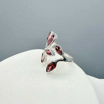 Anello Foglie con Granato e Argento 925