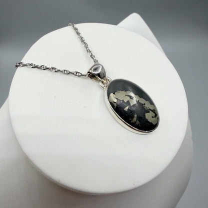 Ciondolo Pirite in Basalto - Argento 925 - Ovale