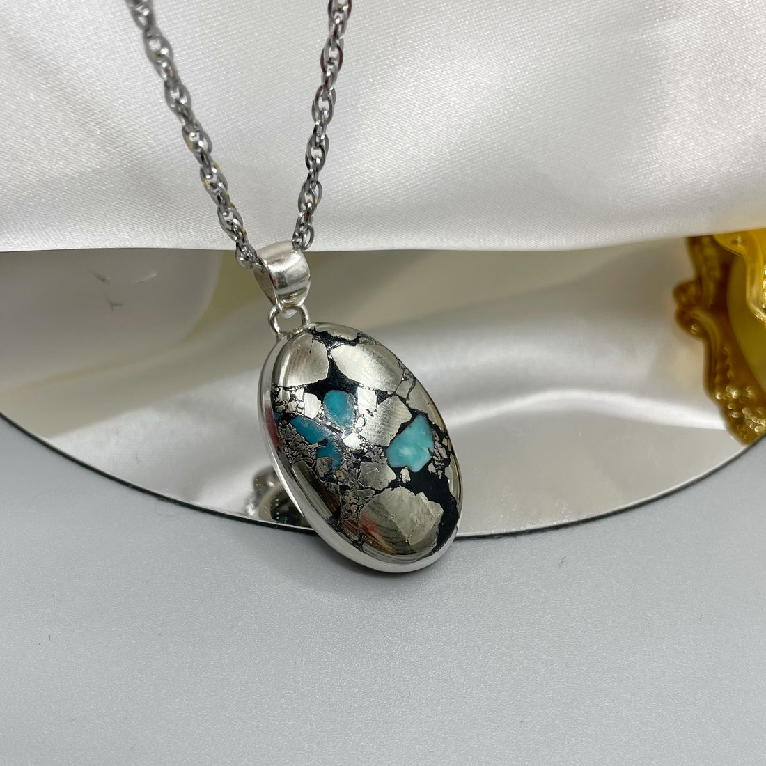 Ciondolo Turchese Naturale in Pirite | Argento 925 - ovale