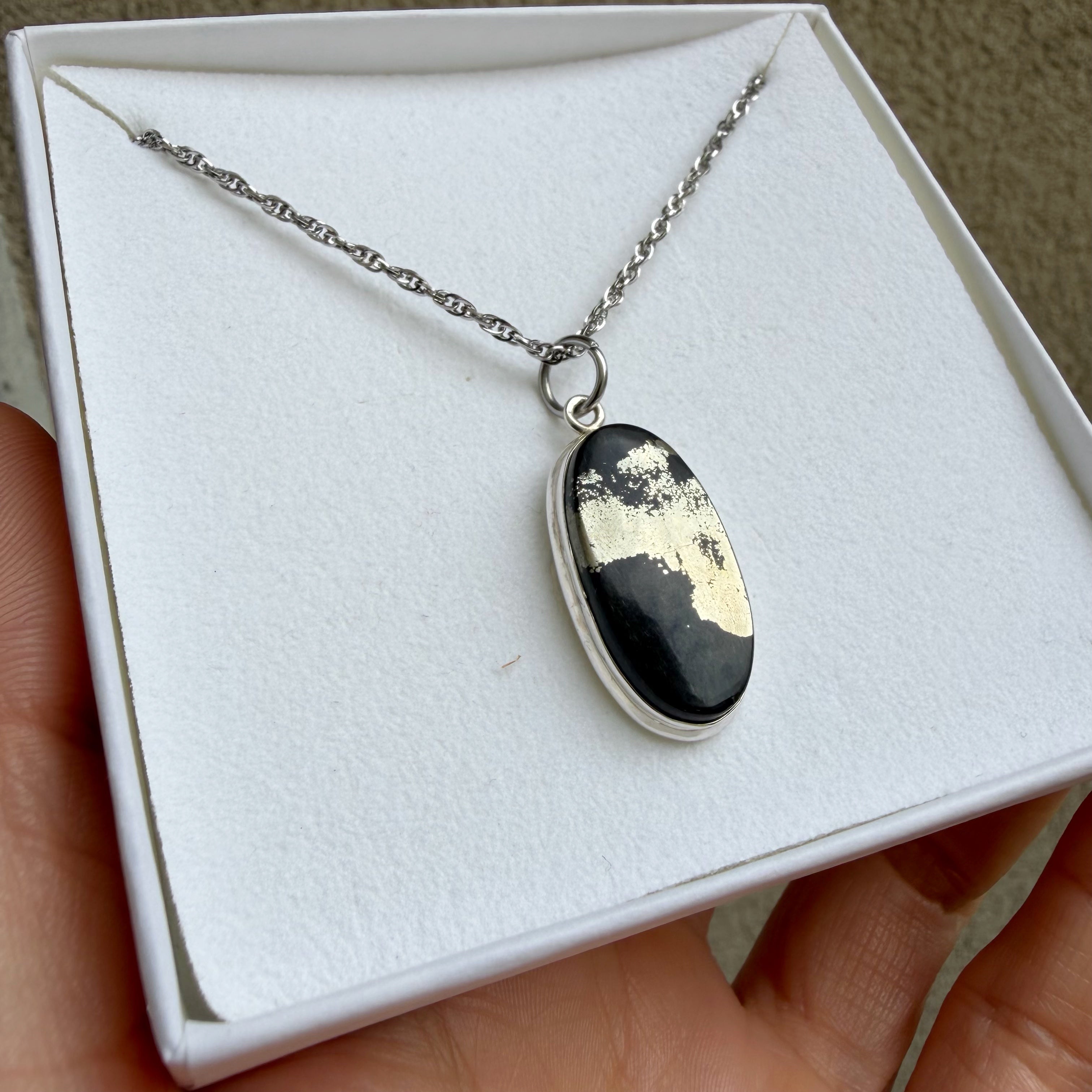 Ciondolo Pirite in Magnetite - Argento 925 - OVALE B