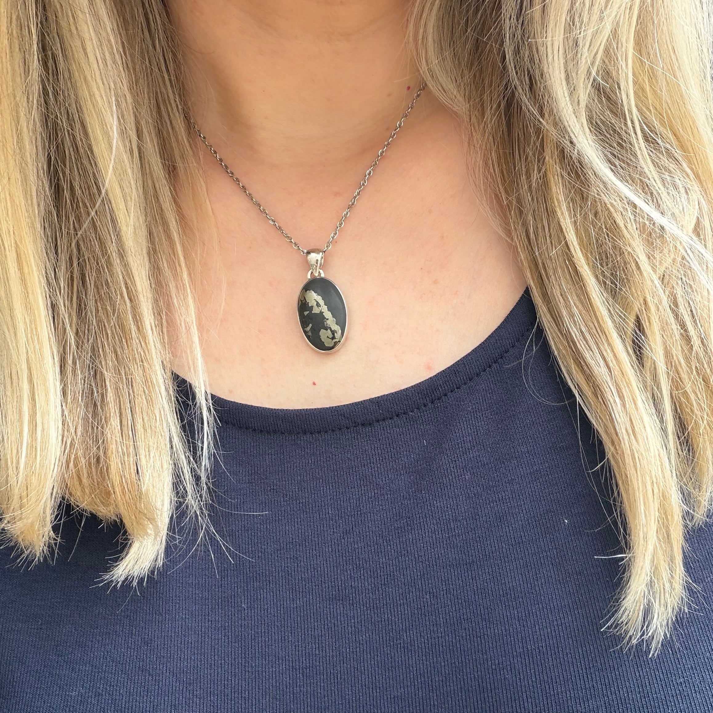 Ciondolo Pirite in Basalto - Argento 925 - Ovale