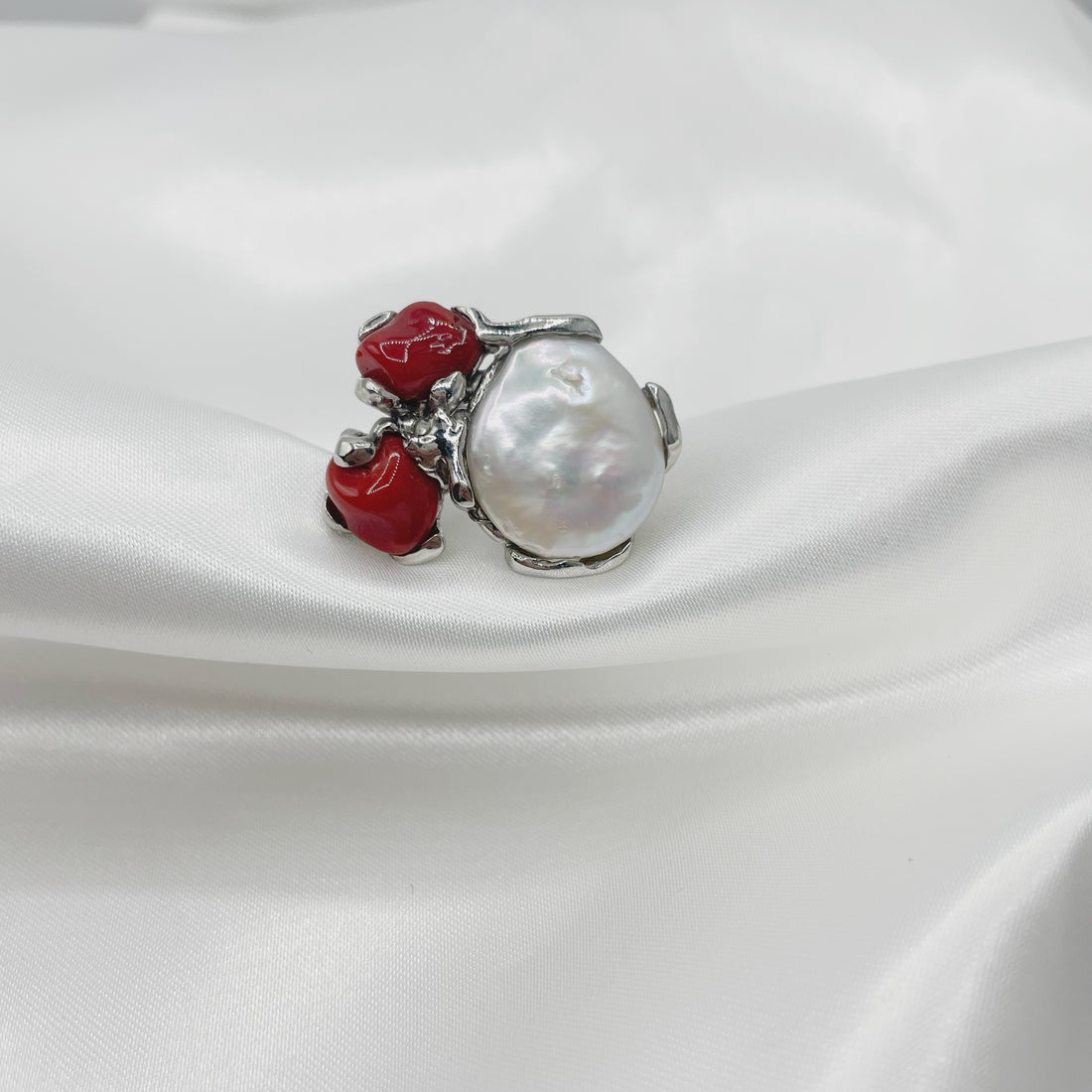 Anello Victory - Perla Barocca e Corallo Bambù - Argento 925