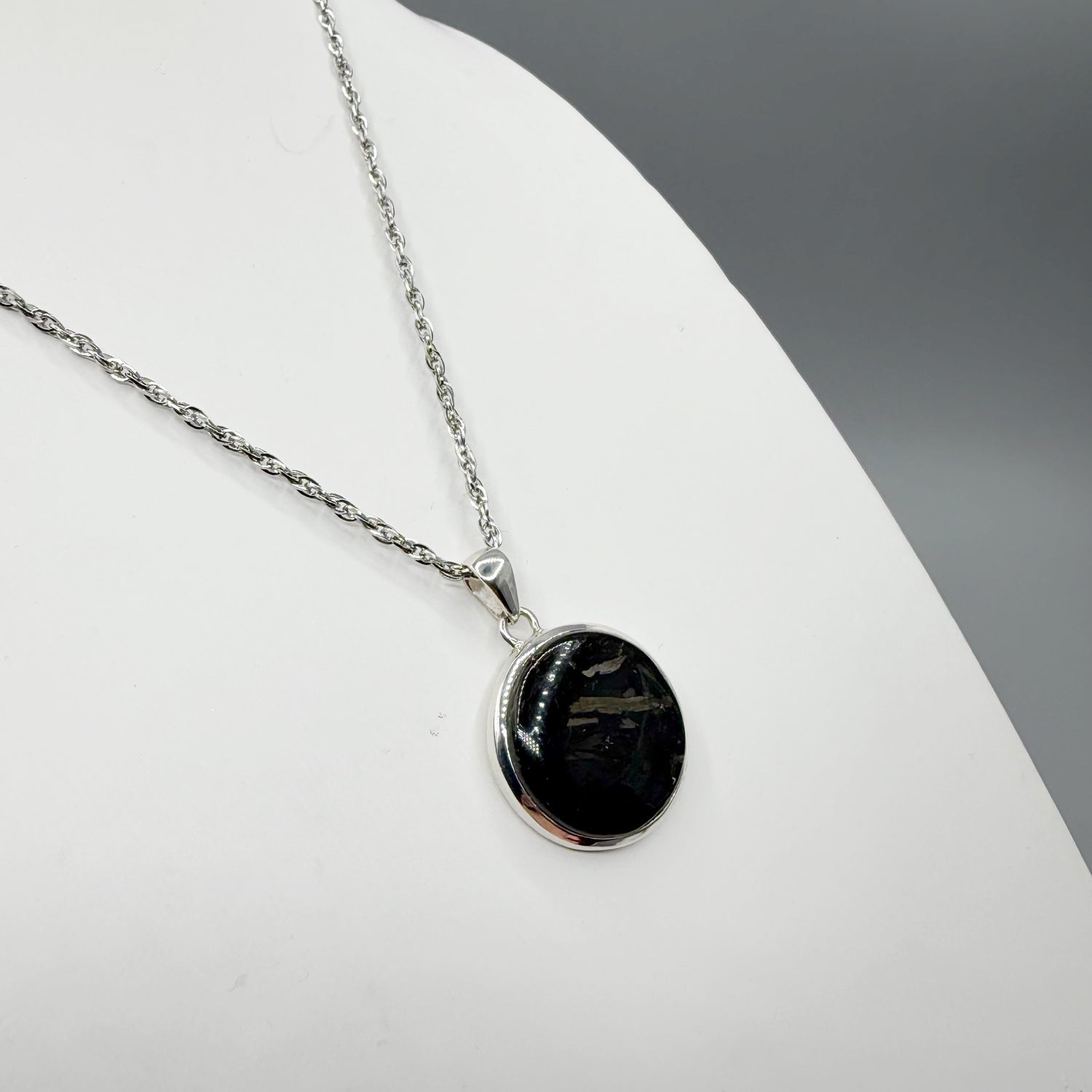 Ciondolo Nuummite Argento 925 - Tondo