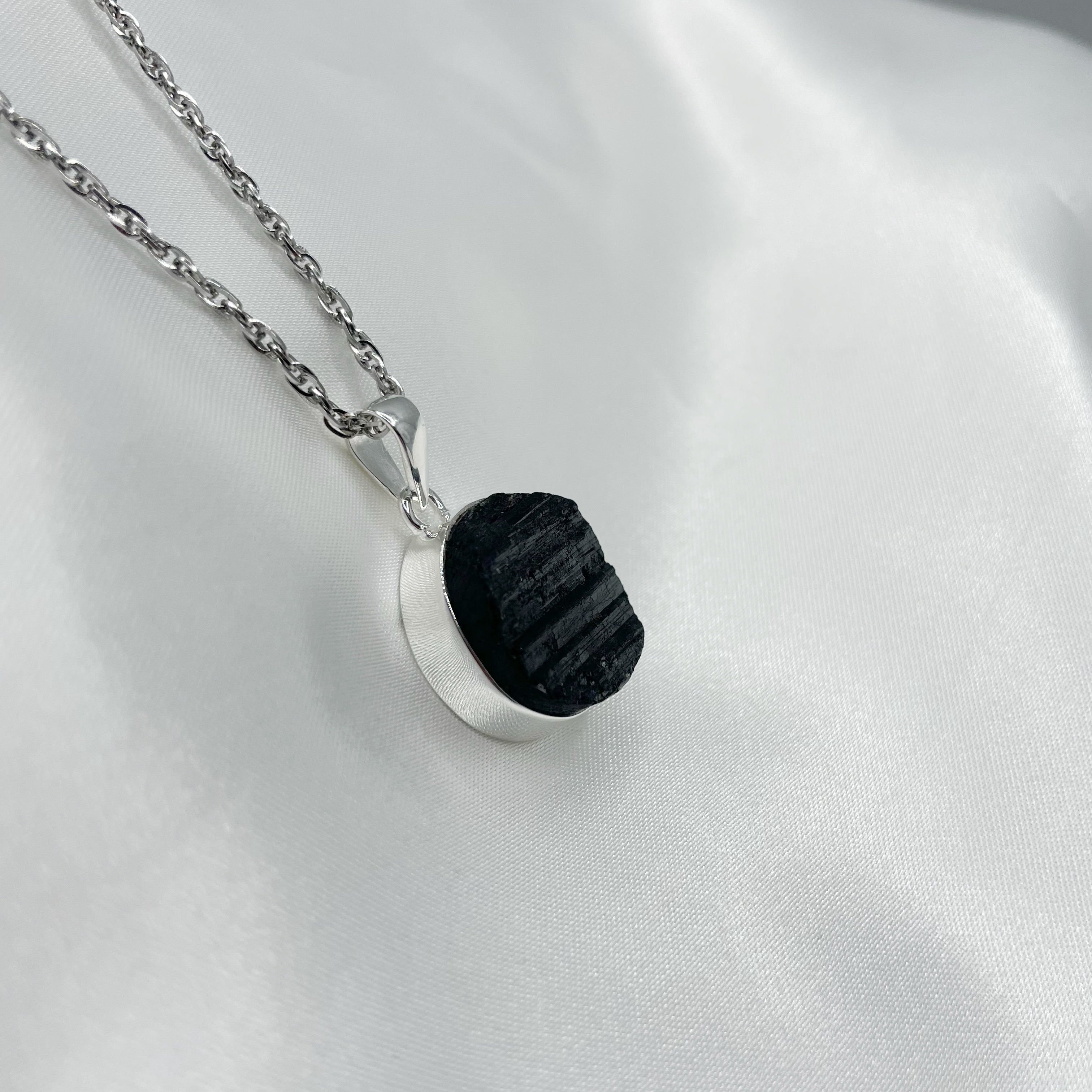 Ciondolo Tormalina Nera Grezza Tondo - Argento 925