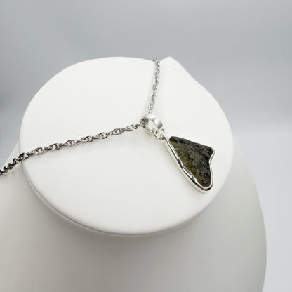 Ciondolo Moldavite Grezza e Argento 925