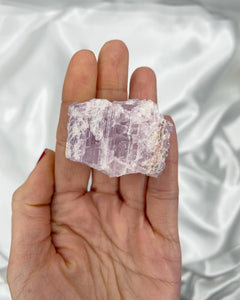 Pietra di Kunzite grezza