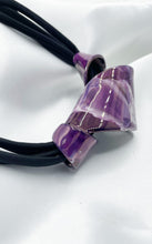 Carica l&#39;immagine nel visualizzatore di Gallery, Collana Tortiglione Viola - Dipinto a Mano
