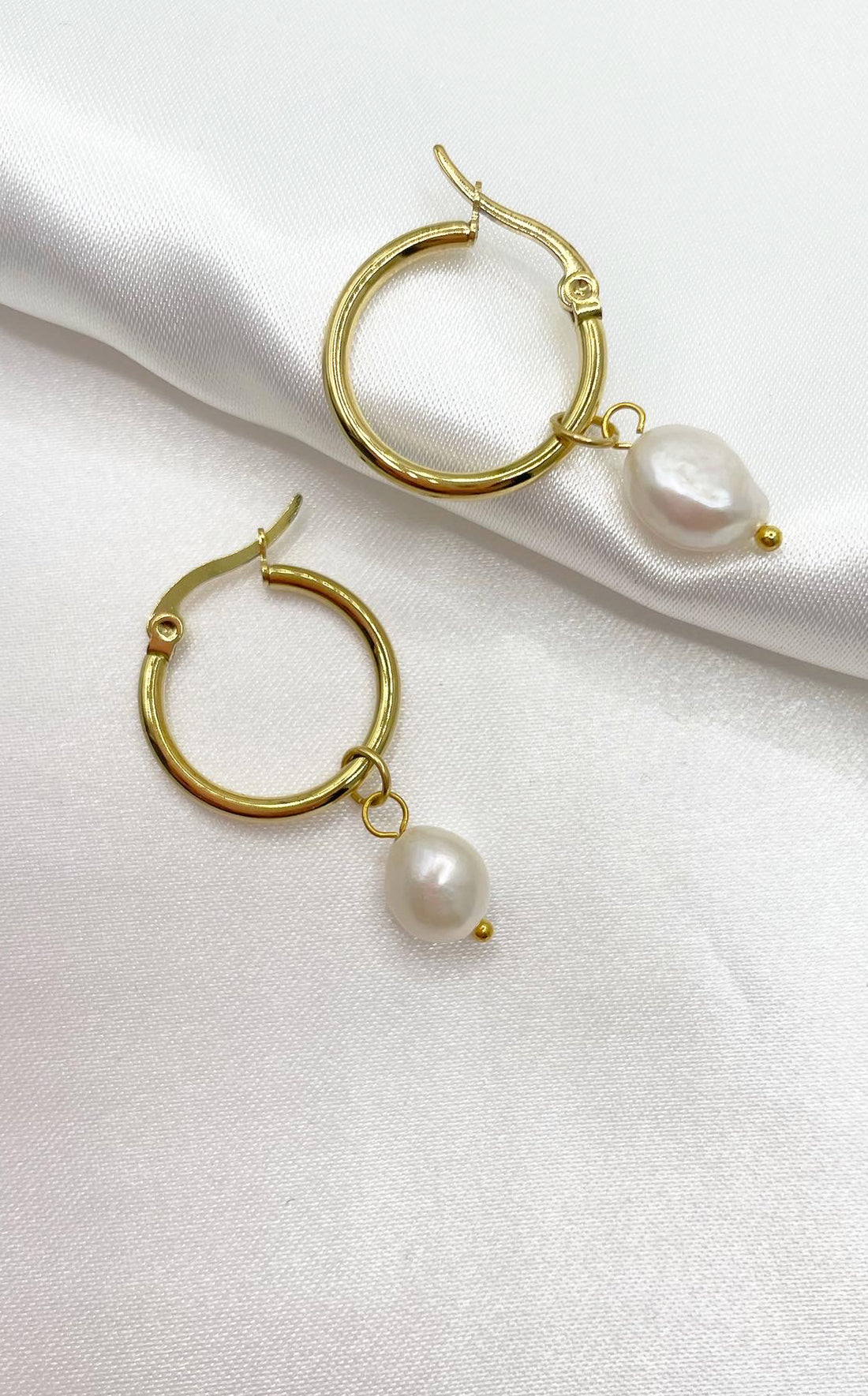 Orecchini Hoop con Perle e Acciaio Inossidabile Gold