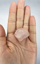 Carica l&#39;immagine nel visualizzatore di Gallery, Pietra di Quarzo Rosa
