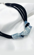 Carica l&#39;immagine nel visualizzatore di Gallery, Collana Tortiglione Azzurro - Dipinto a Mano
