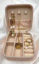 Carica l&#39;immagine nel visualizzatore di Gallery, Crystal Capsule PERLE GOLD
