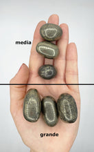 Carica l&#39;immagine nel visualizzatore di Gallery, Pirite Burattata (due misure)
