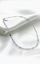 Carica l&#39;immagine nel visualizzatore di Gallery, Girocollo Brightening - Fluorite
