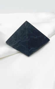 Piramide di Shungite grezza 3x2,5 cm