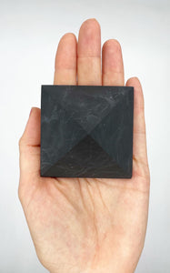 Piramide di Shungite grezza 3x2,5 cm