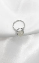 Carica l&#39;immagine nel visualizzatore di Gallery, Anello Labradorite Bianca (Rame placcato Argento 925)
