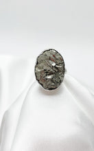 Carica l&#39;immagine nel visualizzatore di Gallery, Anello Pirite Ovale e Argento 925
