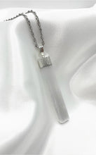 Carica l&#39;immagine nel visualizzatore di Gallery, Collana Selenite Barretta
