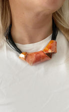 Carica l&#39;immagine nel visualizzatore di Gallery, Collana Tortiglione Arancio - Dipinto a Mano
