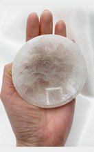 Carica l&#39;immagine nel visualizzatore di Gallery, Bowl Ciotola di Selenite 7,5 cm
