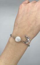 Carica l&#39;immagine nel visualizzatore di Gallery, Bracciale Madreperla e Farfalla (acciaio inossidabile)
