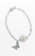 Carica l&#39;immagine nel visualizzatore di Gallery, Bracciale Madreperla e Farfalla (acciaio inossidabile)
