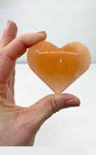 Carica l&#39;immagine nel visualizzatore di Gallery, Cuore Selenite Arancione
