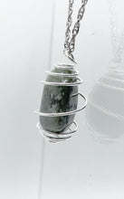 Carica l&#39;immagine nel visualizzatore di Gallery, Labradorite (Vergine, Gemelli, Leone)
