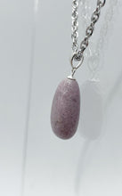 Carica l&#39;immagine nel visualizzatore di Gallery, Collana Lepidolite
