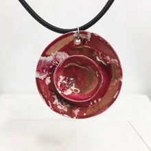 Carica l&#39;immagine nel visualizzatore di Gallery, Ciondolo tondo rosso

