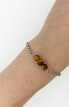 Carica l&#39;immagine nel visualizzatore di Gallery, Bracciale Occhio di Tigre e Acciaio Inossidabile
