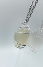 Carica l&#39;immagine nel visualizzatore di Gallery, Calcedonio Grigio (Bilancia)
