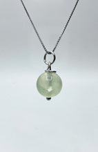 Carica l&#39;immagine nel visualizzatore di Gallery, Ciondolo Prehnite con Catenina
