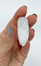 Carica l&#39;immagine nel visualizzatore di Gallery, Cuore Selenite (pezzo singolo)
