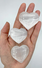 Carica l&#39;immagine nel visualizzatore di Gallery, Cuore Selenite (pezzo singolo)
