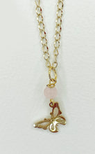 Carica l&#39;immagine nel visualizzatore di Gallery, Collana Quarzo Rosa con Farfalla Gold
