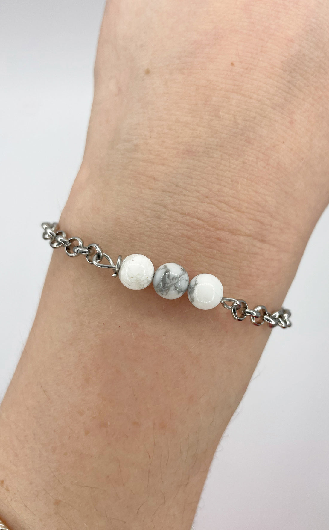 Braccialetto Infinity - Howlite e Acciaio Inossidabile