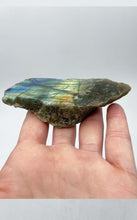 Carica l&#39;immagine nel visualizzatore di Gallery, Labradorite grezza
