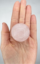Carica l&#39;immagine nel visualizzatore di Gallery, Sfera di Quarzo Rosa
