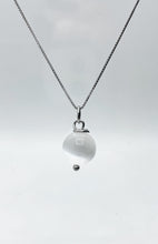 Carica l&#39;immagine nel visualizzatore di Gallery, Ciondolo Selenite con Catenina
