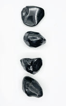 Carica l&#39;immagine nel visualizzatore di Gallery, Pietra di Shungite Burattata
