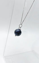 Carica l&#39;immagine nel visualizzatore di Gallery, Ciondolo Sodalite con catenina
